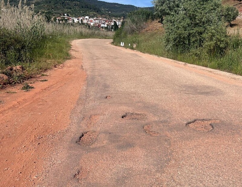 El PP denuncia el estado 'intransitable' de la JA-9111 y exige a la Diputación 'menos autobombo' y más inversión real en carreteras
