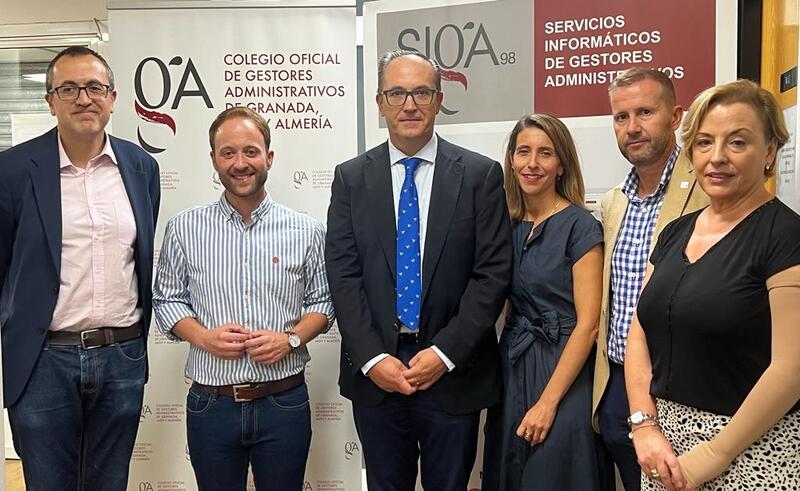 El presidente del PP de Jaén analiza con los gestores administrativos la nueva rebaja de impuestos de Juanma Moreno