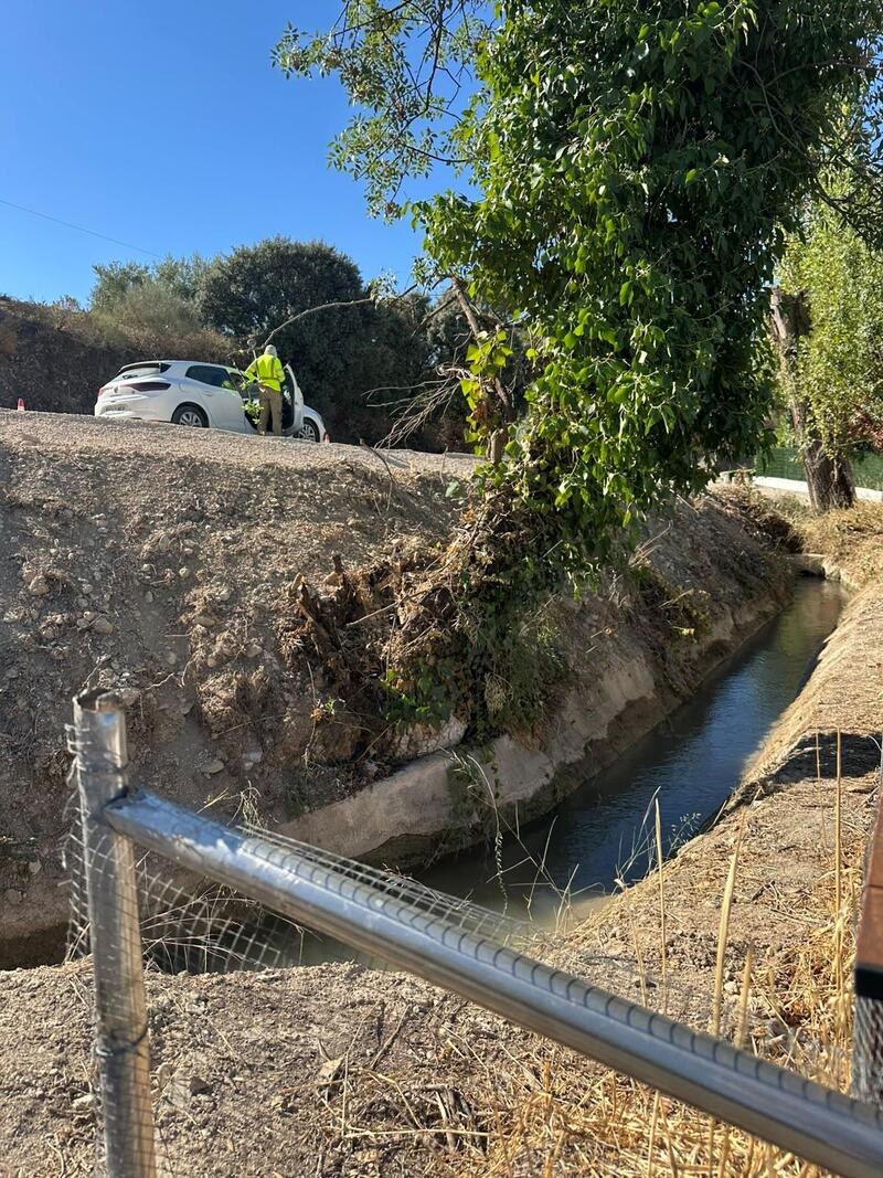 Vecinos de Los Puentes alertan del riesgo de desprendimientos e inundaciones con las obras de las nuevas paradas de Diputación en la JA-3209 y reclaman soluciones urgentes