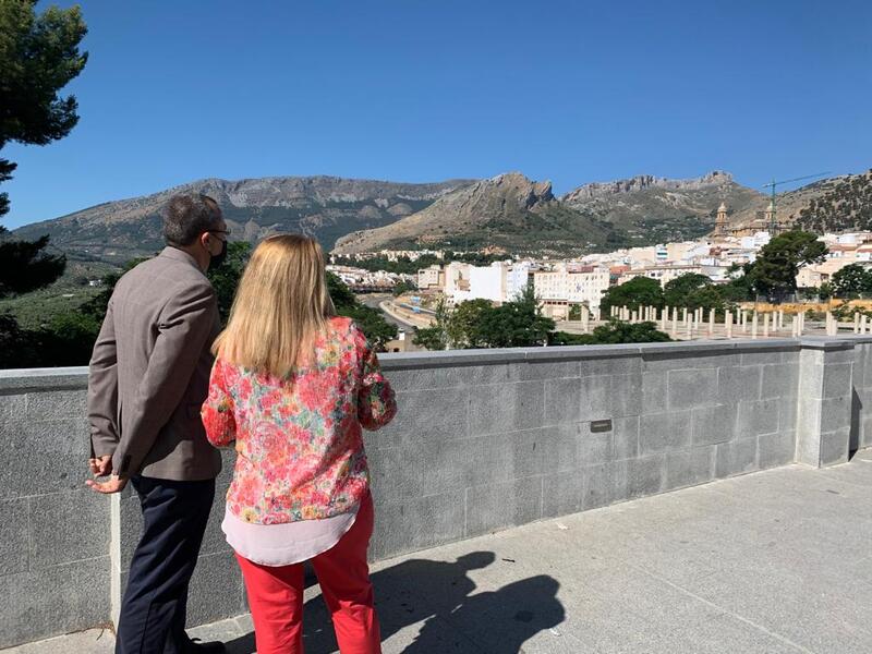El PP aplaude la apuesta del Gobierno de Juanma Moreno para construir un centro de Salud en La Alameda para dar solución “al despropósito de parking que el PSOE dejó a medio construir tras una inversión de casi siete millones de euros”