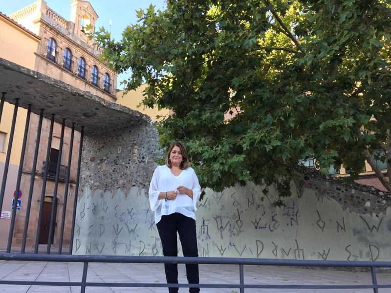 El PP propone el adecentamiento y la puesta en valor de la obra plástica ‘Los Tres Pasos’ ubicada en la Plaza del Ayuntamiento