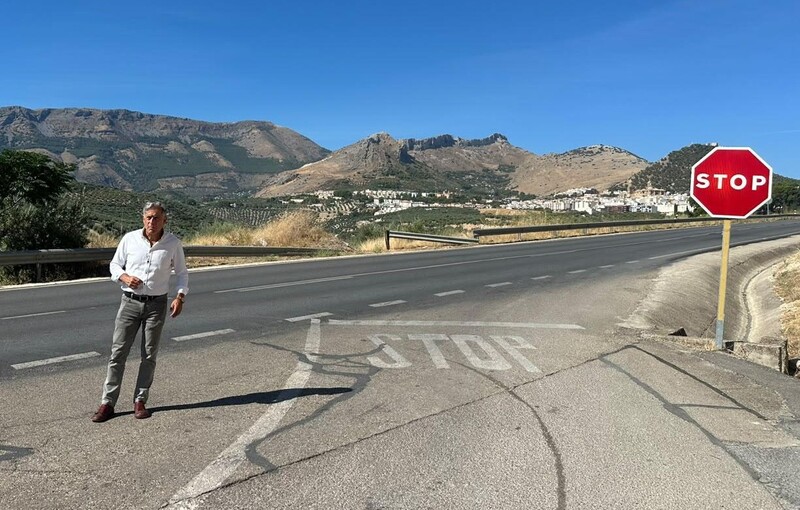 El PP exige a la Diputación iluminar el cruce de la JA-3200 de acceso a Jardimar, en la capital, por el alto riesgo de accidentes