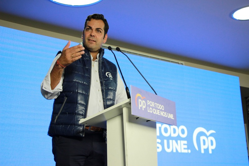  Requena asegura que defenderá “con uñas y dientes” los intereses de los jiennenses frente a un PSOE enemigo del aceite de oliva y que solo sabe “meter la mano en el bolsillo de los que menos tienen”