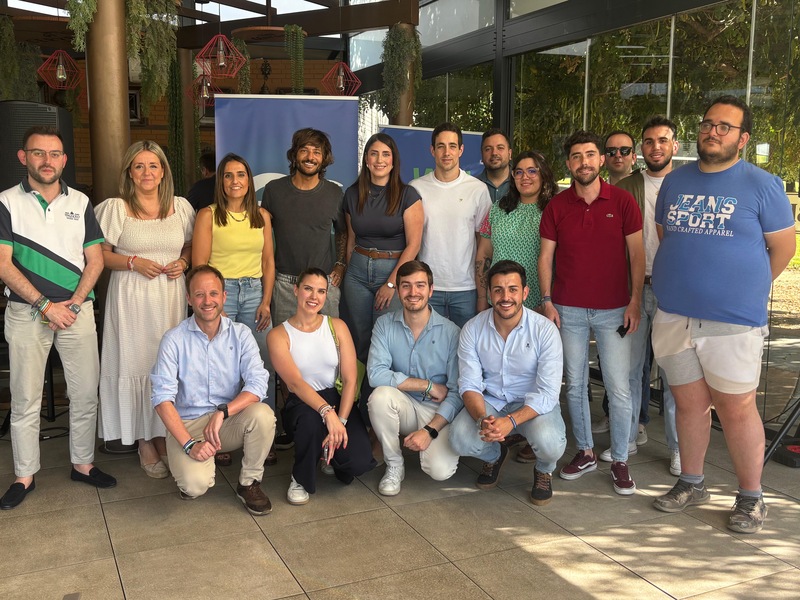 Jóvenes jiennenses analizan herramientas para retener talento en España