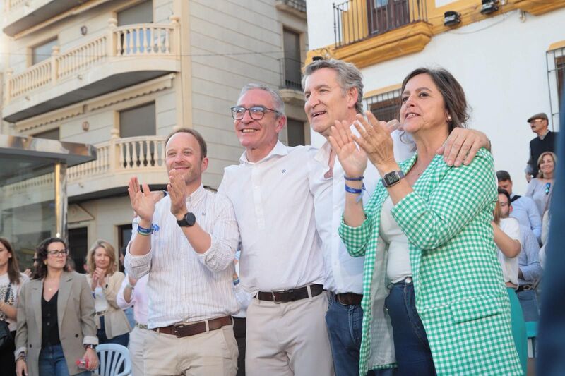 Feijóo llama a los andaluces a ir 'a por todas' porque “cada voto cuenta” y Moreno representa “estabilidad, gestión, limpieza e igualdad”