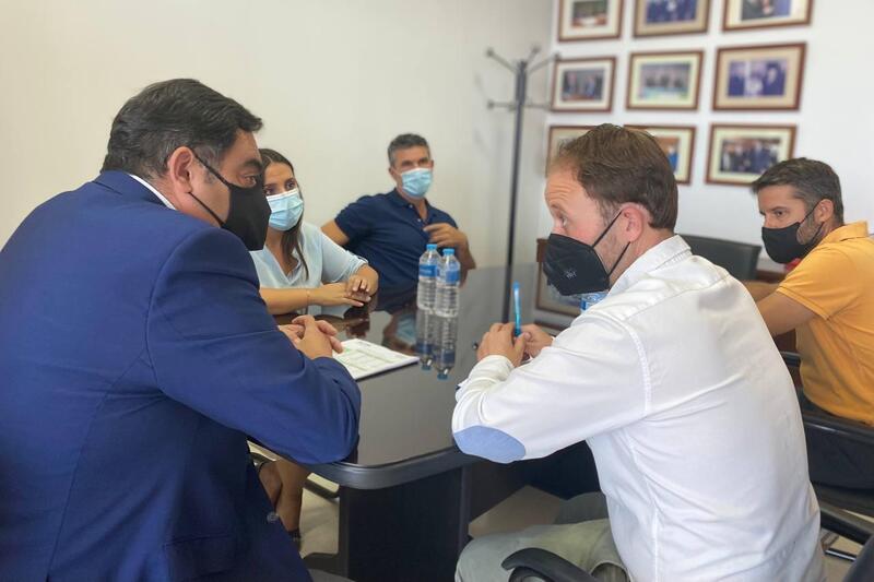 Domínguez se reúne con ATA para seguir atendiendo sus propuestas pues “con un diálogo fluido entre Gobierno andaluz y los autónomos se logran récords como que superemos por primera vez a Cataluña en número de autónomos”