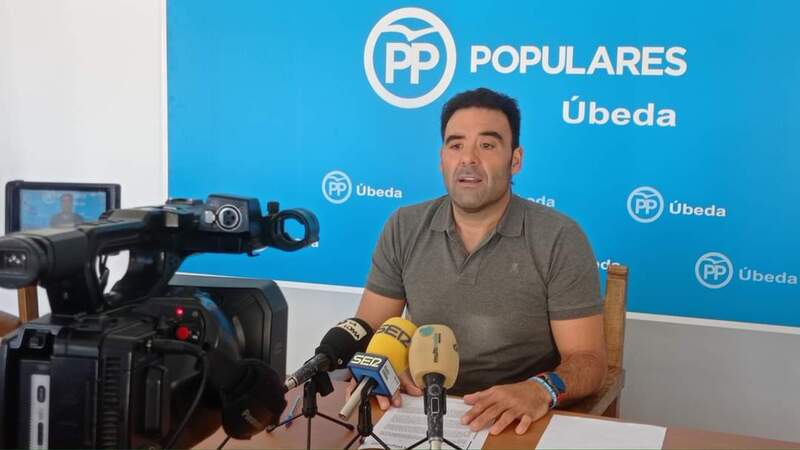 PP muestra su “apoyo y respaldo” a los transportistas en la huelga convo-cada por la subida de los combusti-bles 