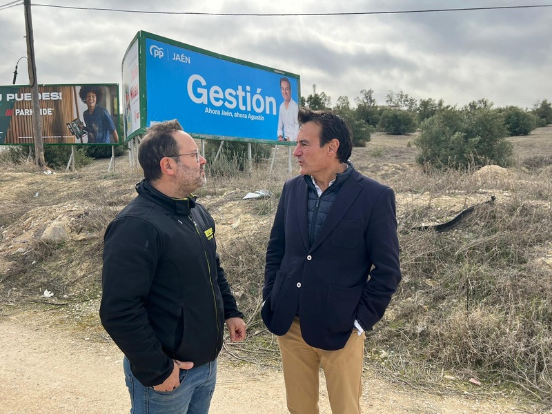 El candidato del PP constituirá una mesa de trabajo para mejorar los accesos al polígono industrial Llanos del Valle
