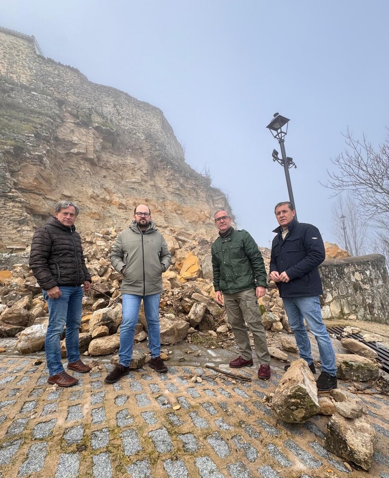 El PP pide una intervención de emergencia en Iznatoraf para evitar una desgracia en la JV-6003 y en la muralla de su ermita patronal