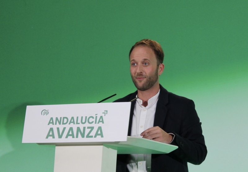 Domínguez afirma que la Estrategia andaluza para el olivar demuestra que “siempre seremos el partido que defienda nuestro campo y a nuestros agricultores”