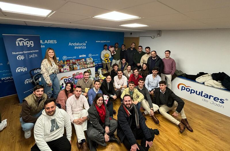 NNGG de Jaén entrega 700 kilos de juguetes, alimentos y productos de higiene al Hospital de Jaén y Cáritas