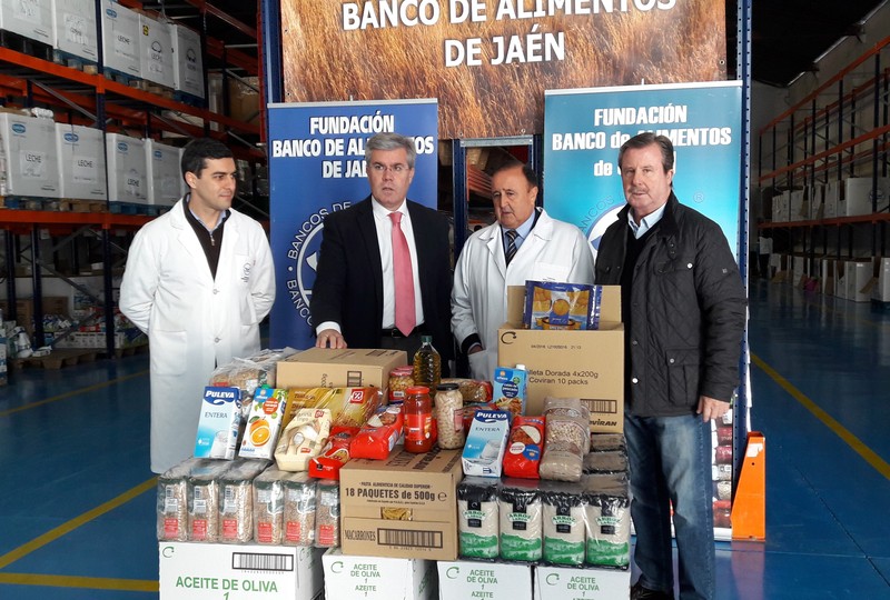 El PP de Jaén entrega 370 kilos de alimentos a la Fundación Banco de Alimentos y reconoce ‘su labor ejemplar’ en la provincia