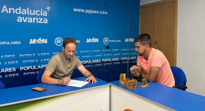 Domínguez se reúne con Zatec, “ejemplo de innovación con ADN jiennense que ha sabido aunar las nuevas tecnologías con la artesanía de nuestros olivos”