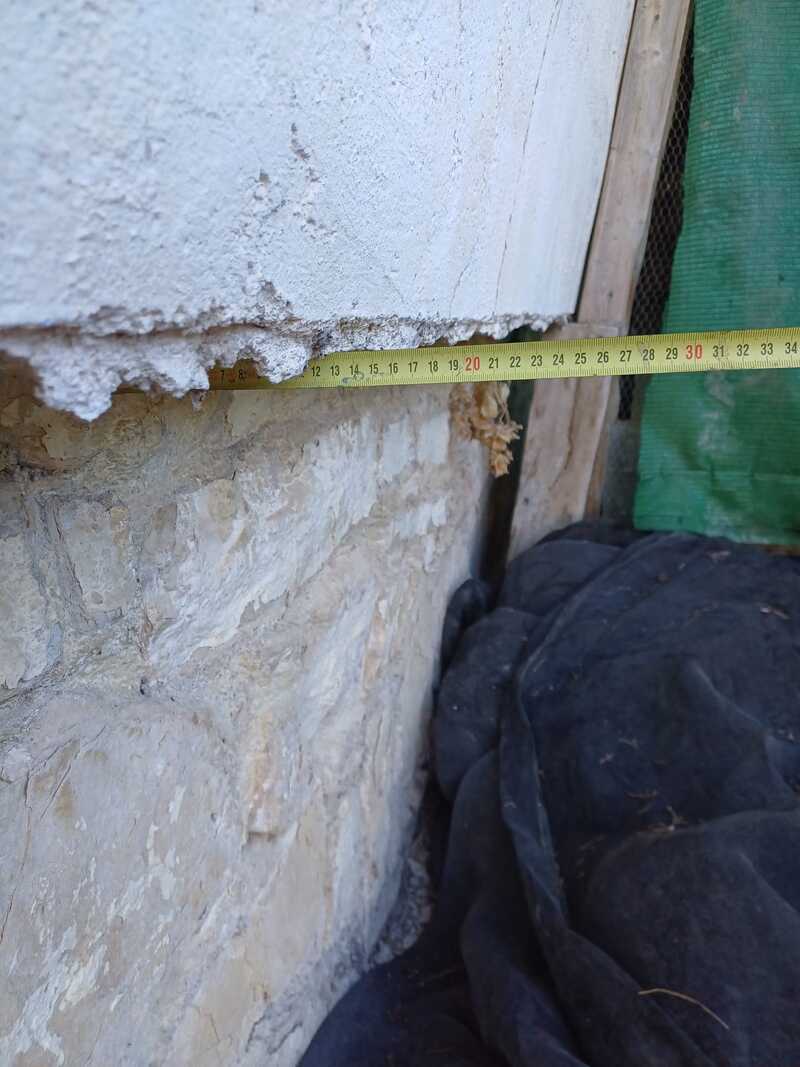 El PP de Fuerte del Rey alerta del peligro que supone el muro caído del colegio y exige a la alcaldesa su reconstrucción inmediata