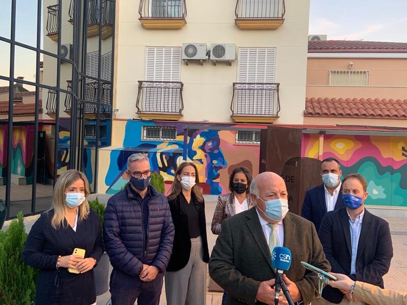 Aguirre apuesta por un nuevo modelo sanitario basado en una sanidad  integral y humanizada