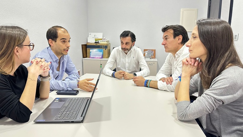 El candidato del PP aplicará medidas para apoyar a los empresarios jóvenes de Jaén