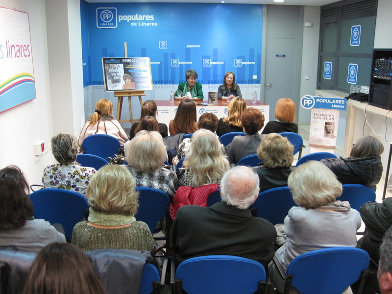 El PP de Linares inaugura su IV Foro Cultural 2017 con una interesante charla-coloquio en torno a la presentación del libro ‘Plomo en las alas’, de Telesfora Ruiz