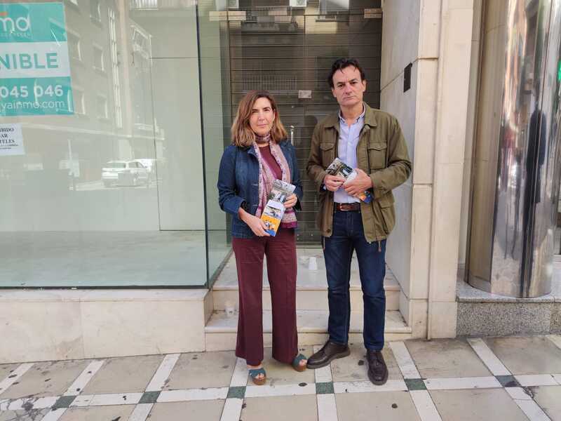 El candidato del PP acusa al alcalde de convertir a Jaén en el hazmerreír por inaugurar el centro comercial sin concluir
