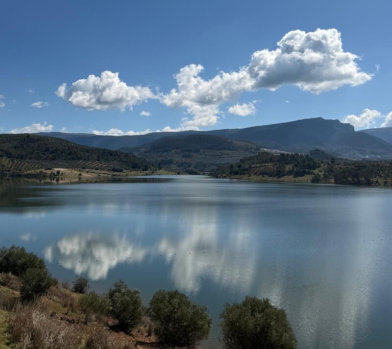 El PP denuncia el nuevo varapalo del Gobierno de Sánchez al campo jiennense, recortando el agua por hectárea para los agricultores de la Presa de Siles 