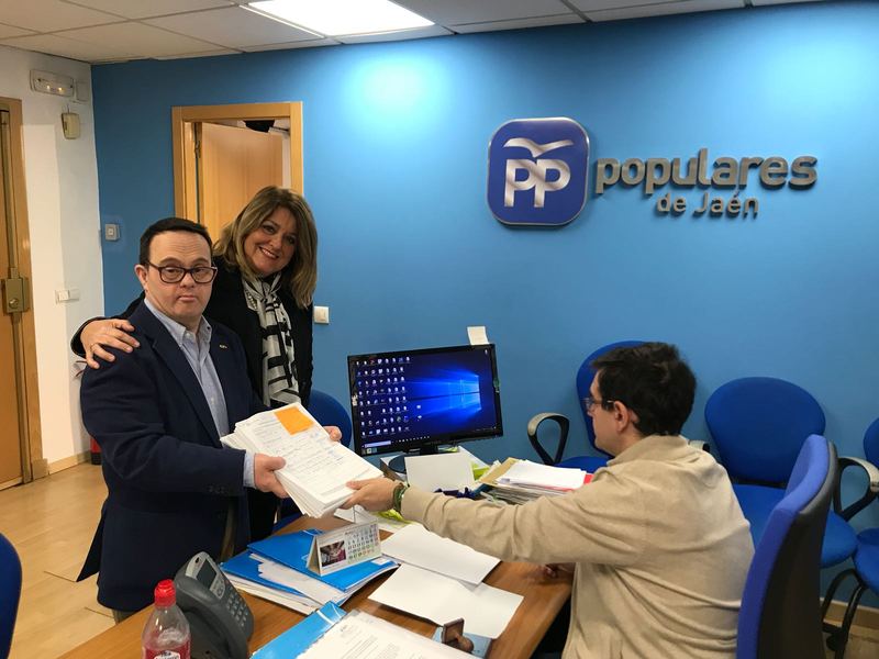 El Partido Popular de Linares recoge más de 3.500 firmas a favor de la prisión permanente revisable