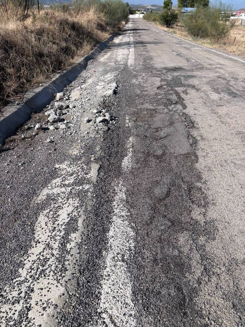 El PP exige actuar de urgencia en la carretera de Jaén a Villatorres y denuncia el “abandono intolerable” de una red provincial que se cae a pedazos