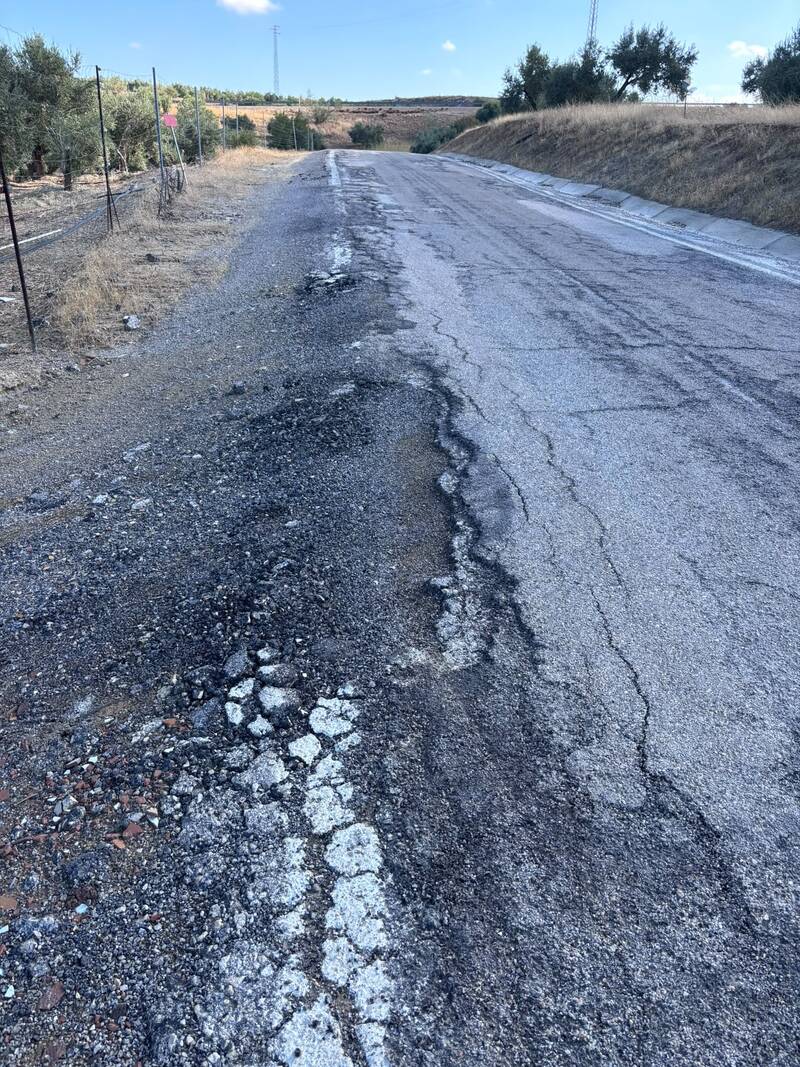 El PP exige actuar de urgencia en la carretera de Jaén a Villatorres y denuncia el “abandono intolerable” de una red provincial que se cae a pedazos