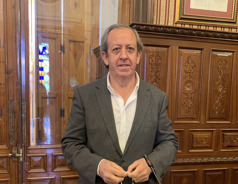 Carmona señala que “la mayor muestra de compromiso del Gobierno de Juanma Moreno con Andújar son los casi 8 millones de euros que invertirá en Salud en solo una legislatura”