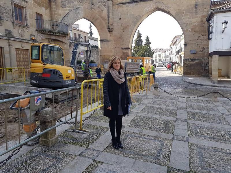 El PP de Baeza espera que las obras en la Plaza de los Leones contemplen la introducción de nuevos servicios como la fibra óptica o gas ciudad