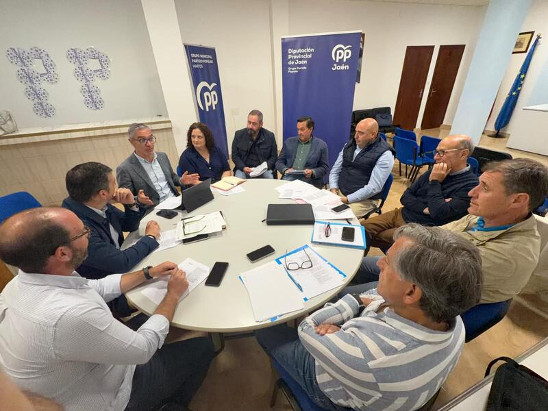 El PP subraya su compromiso con Martos e insta al PSOE en la Diputación a reactivar los proyectos pendientes en la comarca