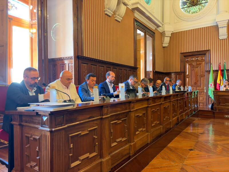 Camacho: “El PSOE de Jaén ha elegido defender a Pedro Sánchez antes que mejorar el tren de la provincia y la defensa de Ceuta”