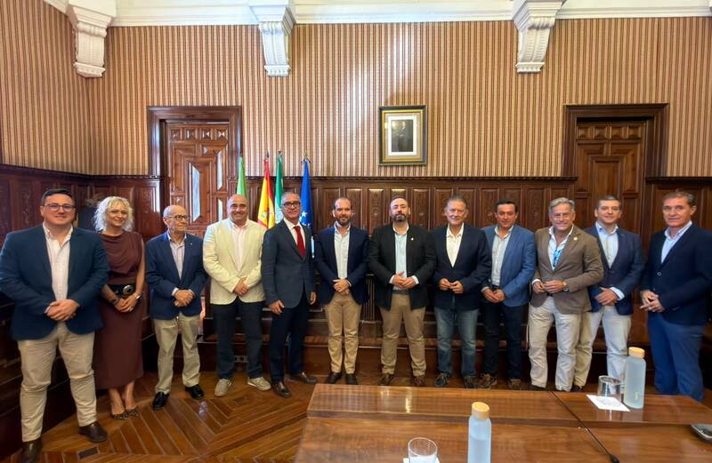 Camacho: “El PSOE de Jaén ha elegido defender a Pedro Sánchez antes que mejorar el tren de la provincia y la defensa de Ceuta”