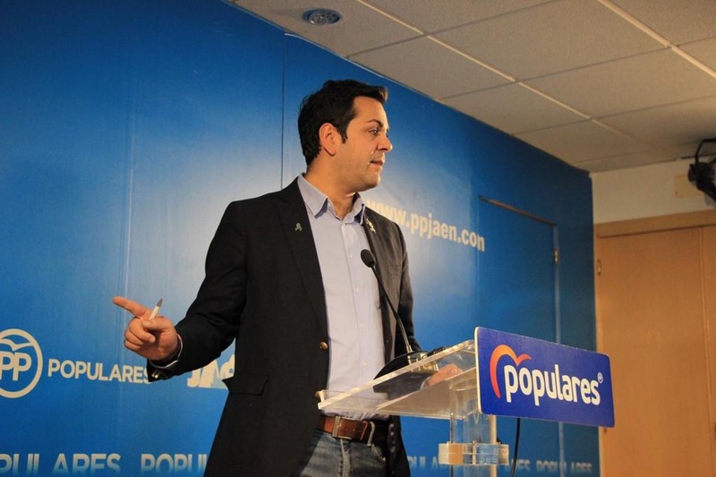 Requena: “el ministro de Agricultura, Luis Planas, pone en peligro al olivar jienense”