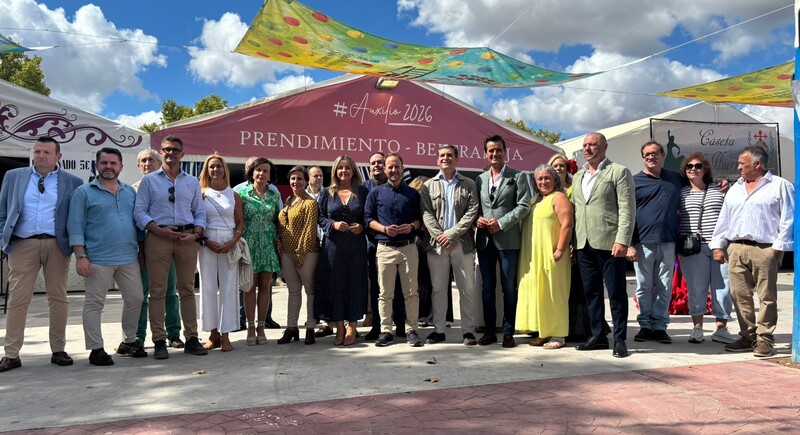 Domínguez subraya desde Úbeda la confianza de la provincia en Juanma Moreno con 5.000 avales