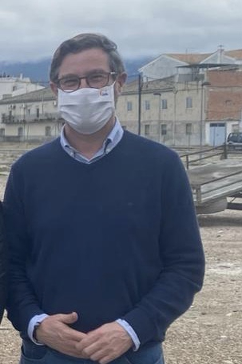 El PP de Jaén defiende que mientras el PSOE obligó a los Ayuntamientos a pagar un 40% del arreglo de los caminos rurales, el Gobierno de Juanma Moreno los arreglará de forma íntegra con la actual convocatoria que ya está en licitación