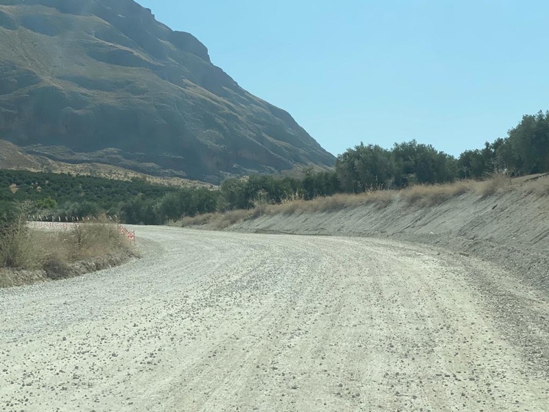 Denuncian la paralización de las obras de la carretera de Bedmar al paraje de Cuadros y su importante retraso en la ejecución 