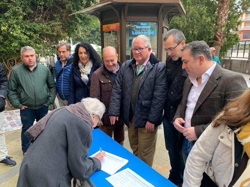 El Partido Popular de Jaén sigue recogiendo firmas en su compromiso con el sector del olivar y no cesará en el esfuerzo en la lucha por sus reivindicaciones 