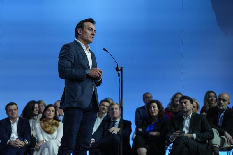 El candidato del PP trabajará para que a Jaén “no se entre llorando sino con inversiones”