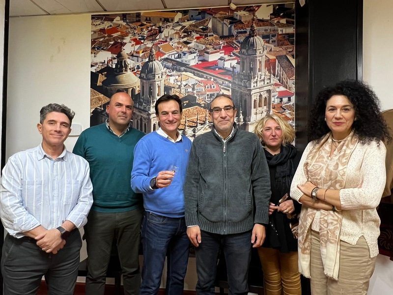 El candidato del PP a la alcaldía aplaude la concesión de la medalla de Oro de la ciudad al Real Jaén