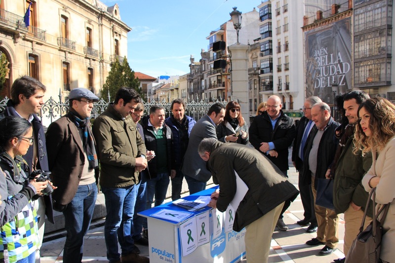 El PP hace un llamamiento para que mañana la provincia se paralice y Sánchez tome medidas en favor del olivar y del aceite
