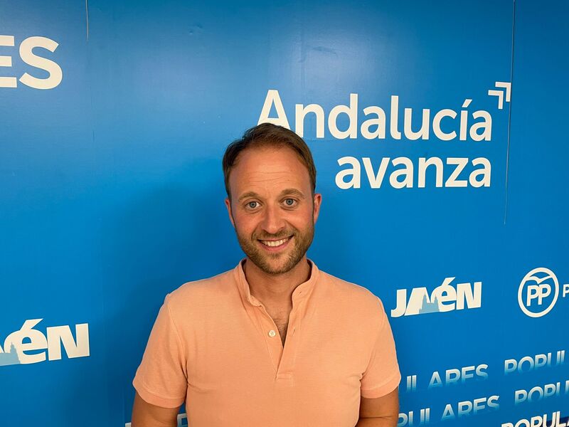 Domínguez pide a Sánchez que tome ejemplo de Juanma Moreno: “generando confianza y estabilidad se genera empleo”
