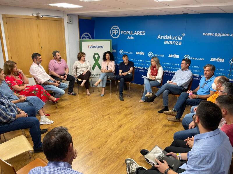 González y Bonilla presiden la Mesa de Barrios de la capital, donde han analizado los diferentes proyectos puestos en marcha por el Gobierno de Juanma Moreno