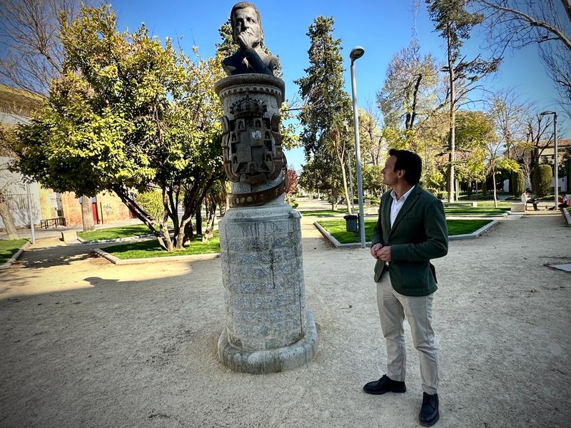 El candidato del PP apuesta por convertir la Alameda de Adolfo Suárez en un espacio de homenaje a la “gesta de la Transición”