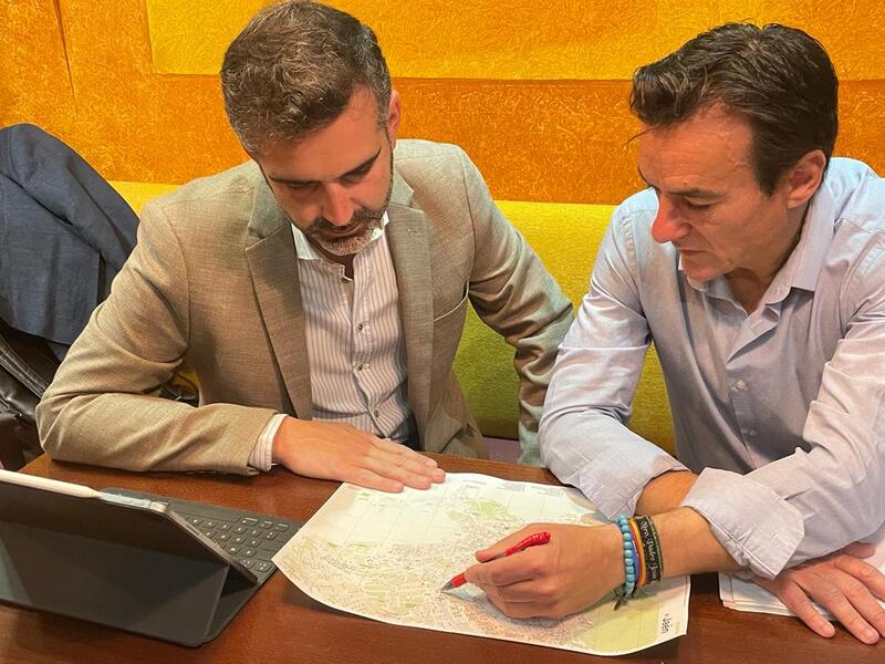 El candidato del PP informa al consejero de Sostenibilidad del proyecto de Distrito Digital