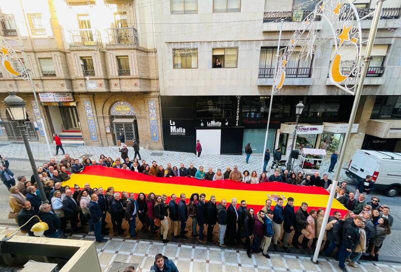 Domínguez: “Siempre defenderemos los valores que representan nuestra Constitución y nuestra bandera frente a los que han decidido traicionar el espíritu del 6D”