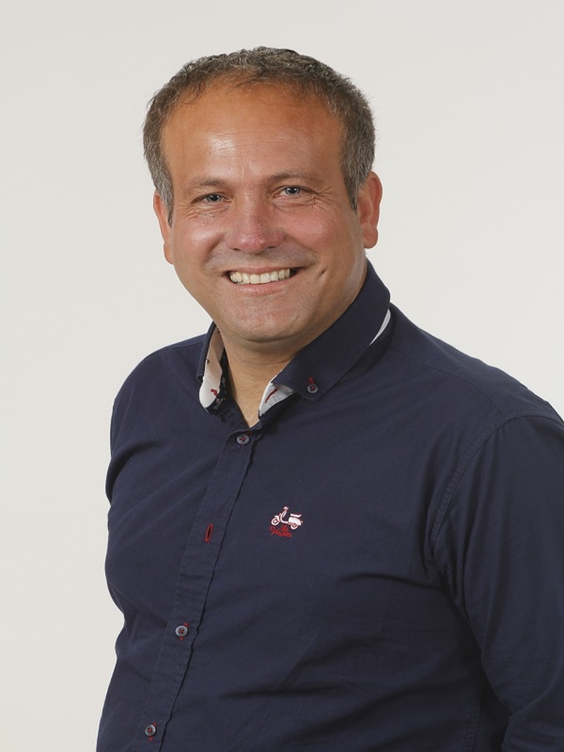 Manrique destaca el apoyo del Gobierno de Juanma Moreno a los agricultores jiennenses mejorando las infraestructuras que a diario usan para trabajar 