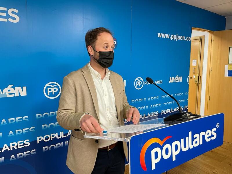 Domínguez señala que pese a la inflación y al paro del transporte, “se mantiene la buena evolución interanual del empleo en Andalucía”