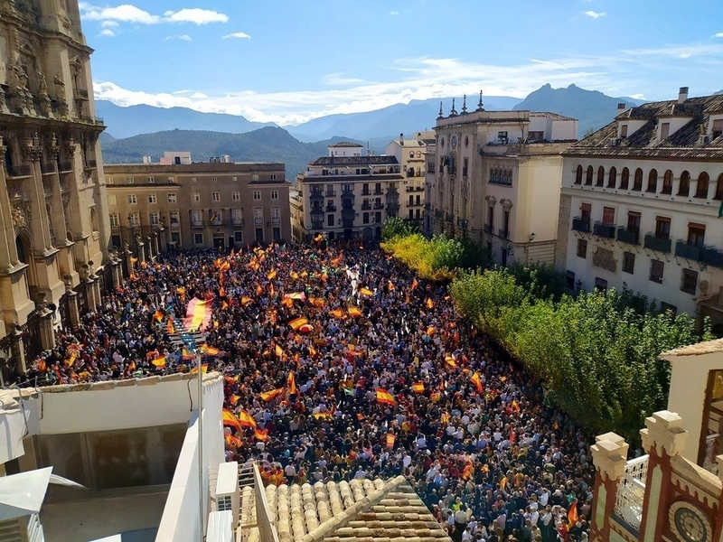Domínguez asegura frente a casi quince mil jiennenses que “vamos a dar batalla contra la impunidad y la amnistía en las instituciones, en la Unión Europea y en las calles”