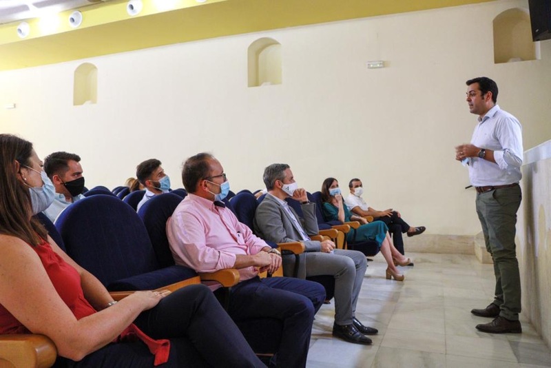 El Consejero Juan Bravo, El Presidente Juan Diego Requena y la Delegada del Gobierno Maribel Lozano,se reúnen en Torres de Albanchez con alcaldes y portavoces de la comarca 
