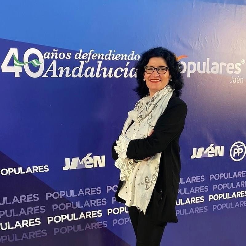 Serna aplaude el compromiso del Gobierno de Juanma Moreno que ha iniciado los trámites para la inversión de hasta 120.000 euros para arreglar el patio del colegio de Baños de la Encina, que se encontraba en un estado lamentable “por la dejadez municipal”