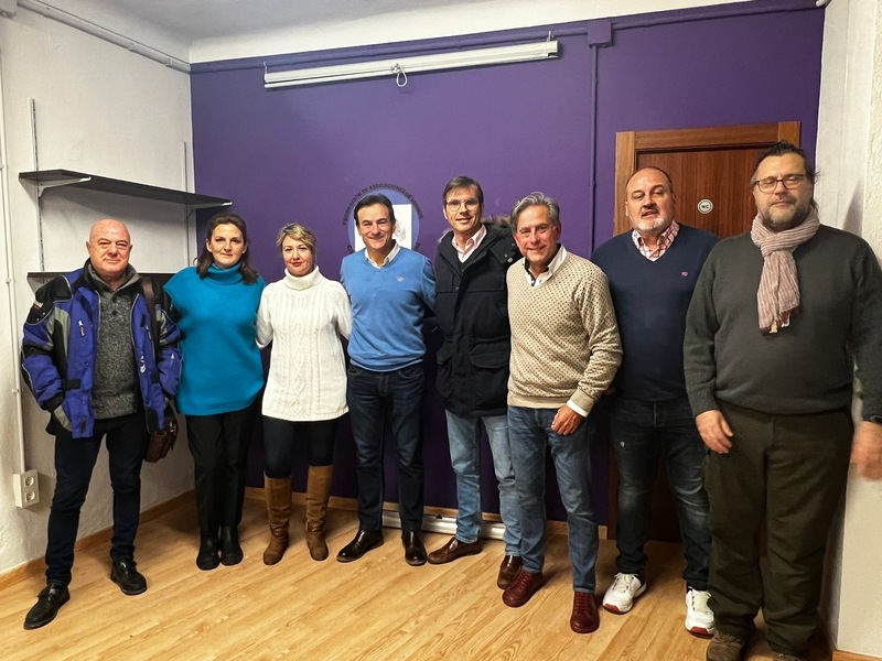 El candidato del PP muestra su apoyo a las reivindicaciones de la Federación Ciudadanos por Jaén